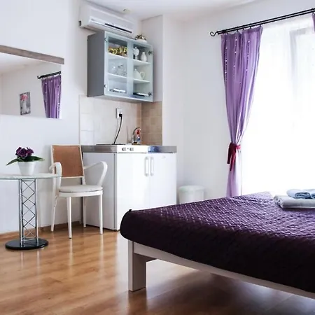 By The Sea - 15200 Apartman *