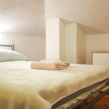 By The Sea - 15200 Apartman