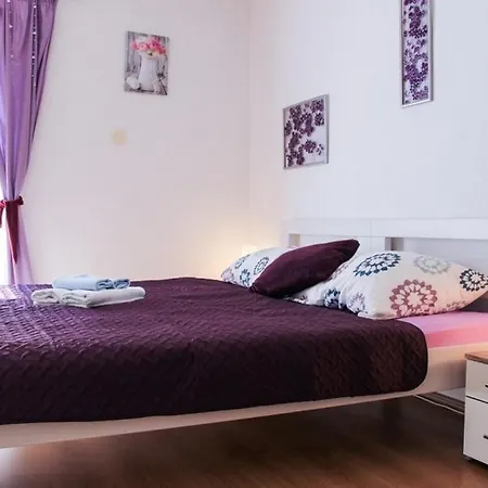 By The Sea - 15200 Apartman