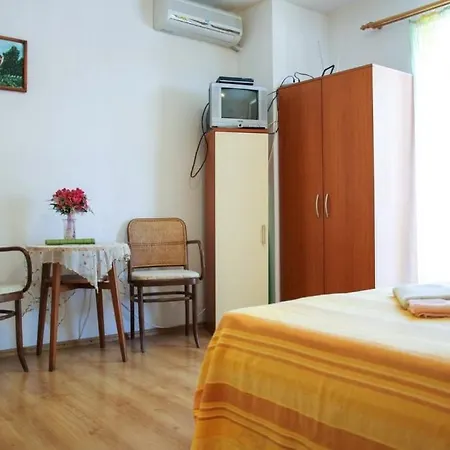 By The Sea - 15200 Apartman *